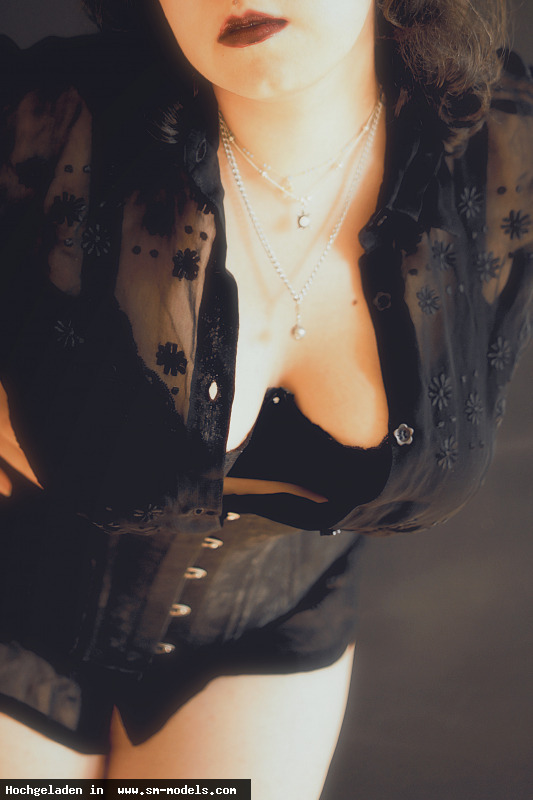 DrawnClaws (Weiblich ,PLZ 83083) - 29504