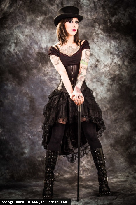 Dark Beauty & Fetish Avant--Garde