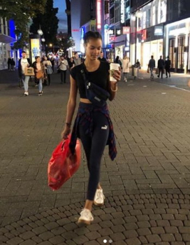 Keniabitch aus Deutschland (PLZ: 50667)