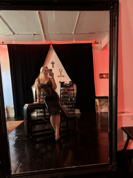 Herrin_Freda aus Deutschland (PLZ: 01067)